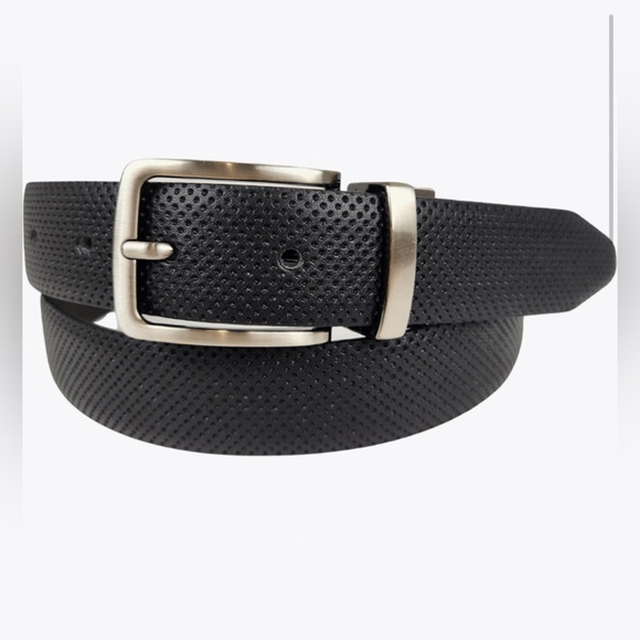 Vince Camuto Black Reversible Pin Dot Textured Leather Belt Size 32 NEW - Picture 1 of 1